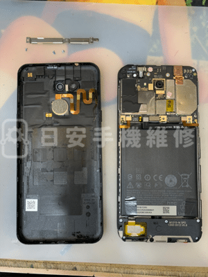 HTC Desire 12s 移除背蓋