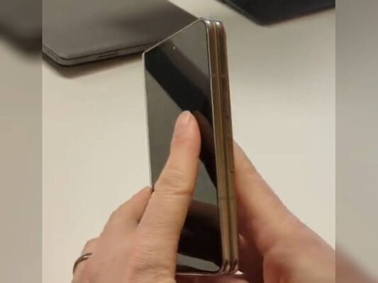 傳言google pixel fold 將使用側邊指紋辨識