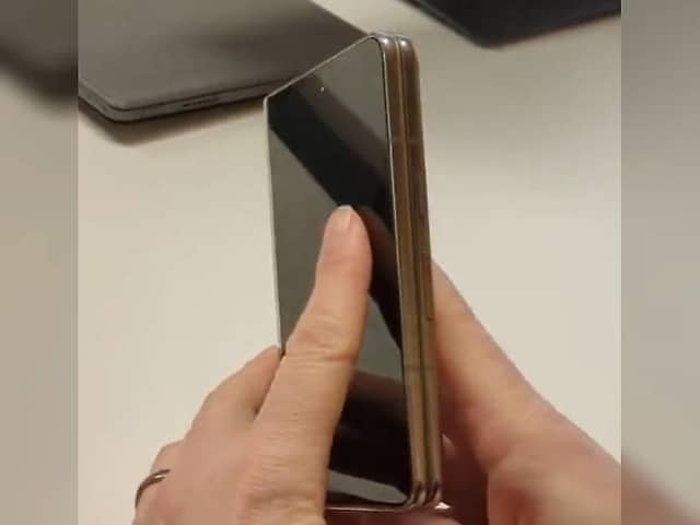 傳言google pixel fold 將使用側邊指紋辨識
