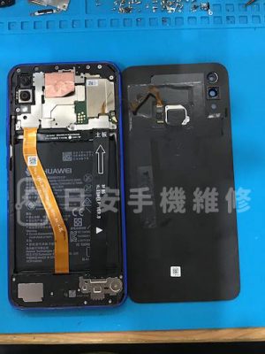 華為 nova 3i 移除後背蓋