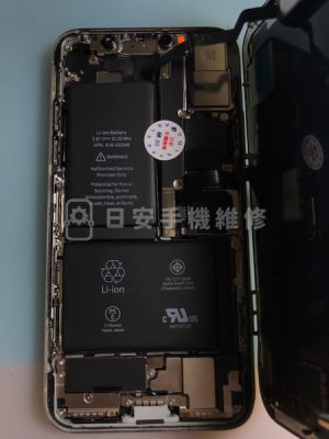 iPhone X 貼上保固貼紙