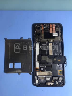 小米 8 Pro 移除保電池護蓋及喇叭