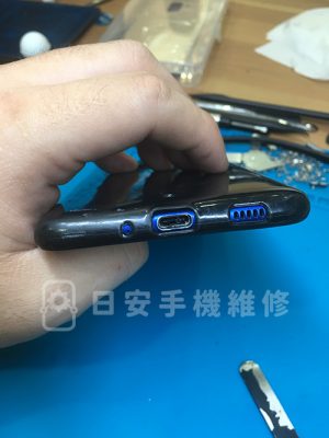 HTC U ultra 充電孔燒焦